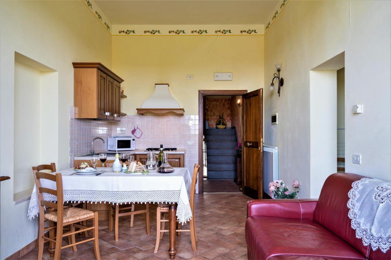 Borgo Il Villino Guest House Casole d'Elsa Exterior photo